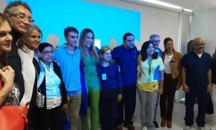 Más de 120 médicos perfeccionan técnica de simulación de endoscopia