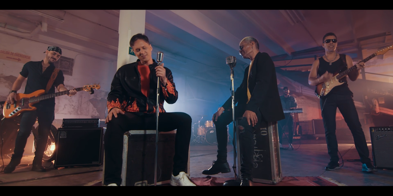 Andrés Brandt se une vocalmente al artista Colina. 