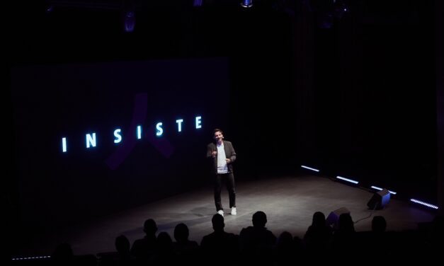 Antonio Díaz, cierra la gira nacional de su conferencia INSISTE 
