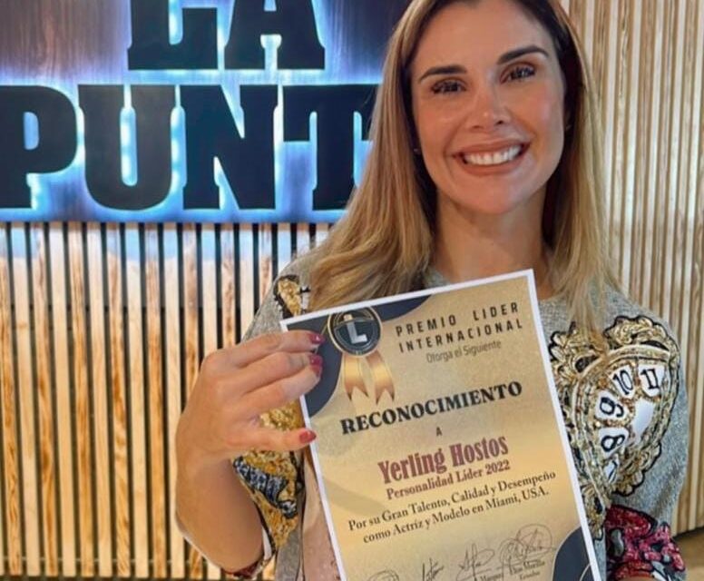 Yerling Hostos recibió el Premio Líder Internacional por el éxito de “Fracáxito”