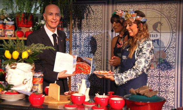 Las hermanas Veneziano presentaron el recetario Sabores que Palpitan en la Memoria