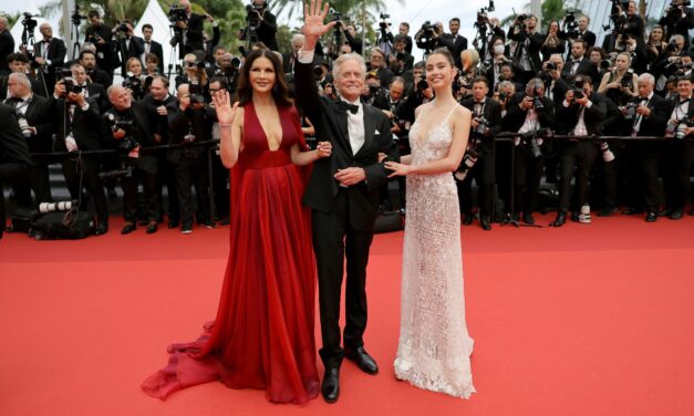 ELIE SAAB VISTE A LAS CELEBRIDADES EN CANNES