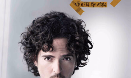 El multi galardonado cantautor y productor, Tommy Torres, relanza su álbum “Estar De Moda No Está De Moda”