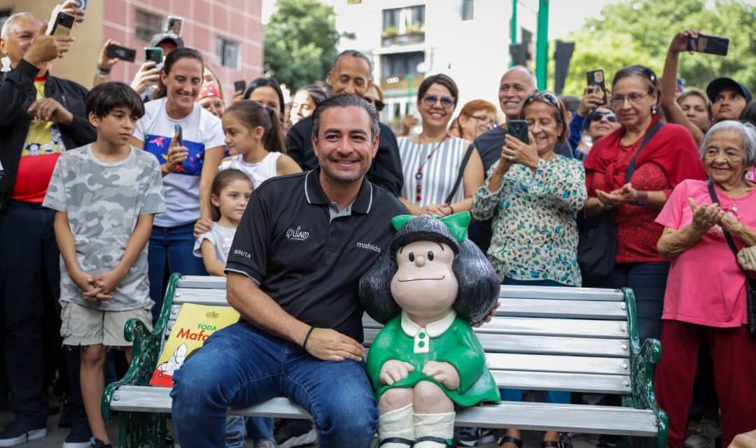Alcalde Darwin González inaugura escultura de Mafalda en Colinas de Bello Monte (Baruta)