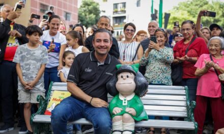 Alcalde Darwin González inaugura escultura de Mafalda en Colinas de Bello Monte (Baruta)