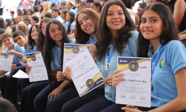El Hatillo premia a sus mejores estudiantes
