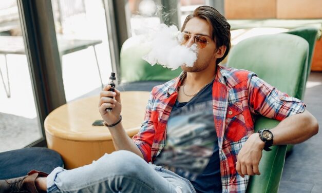 Cigarrillo electrónico no es una alternativa segura para dejar de fumar