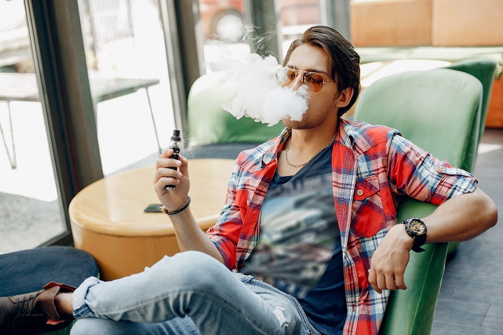 Cigarrillo electrónico no es una alternativa segura para dejar de fumar