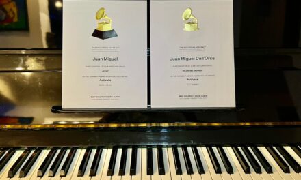 Juan Miguel recibe certificación de los Grammy Awards 