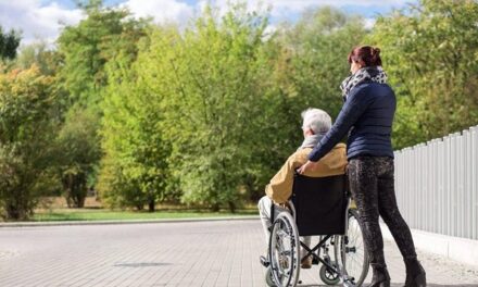 Vocabulario del Hogar la Ponderosa: Abuelo por Adulto Mayor y Paciente por Huésped