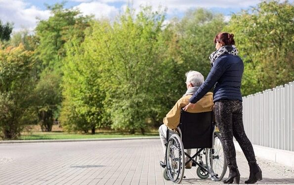 Vocabulario del Hogar la Ponderosa: Abuelo por Adulto Mayor y Paciente por Huésped