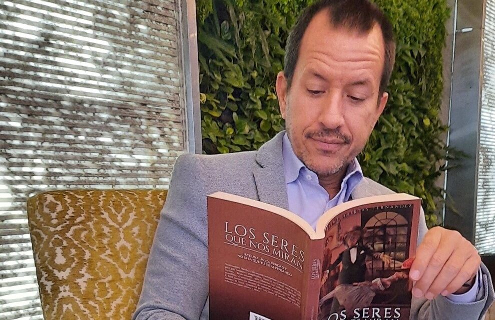 Novela “Los seres que nos miran” explora los límites del entendimiento humano