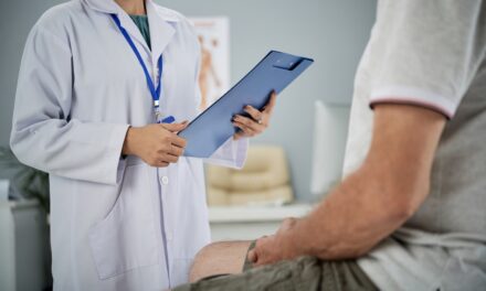 Control urológico anual permite detección temprana del cáncer de próstata