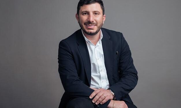 «El éxito no conoce fronteras»: Abelardo Achkar lanzó su guía para migrantes exitosos