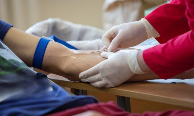 Las mujeres pueden donar sangre tres veces por año y los hombres hasta cuatro veces