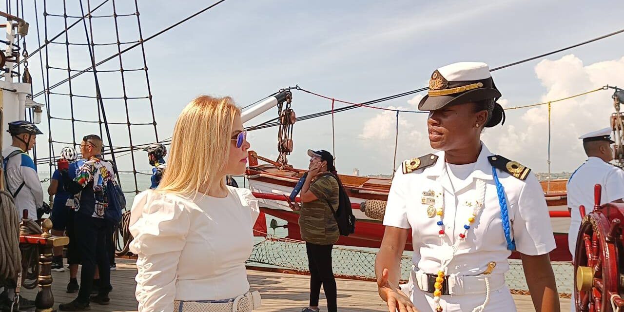 Lucy Amado visita el Buque Escuela Simón Bolívar