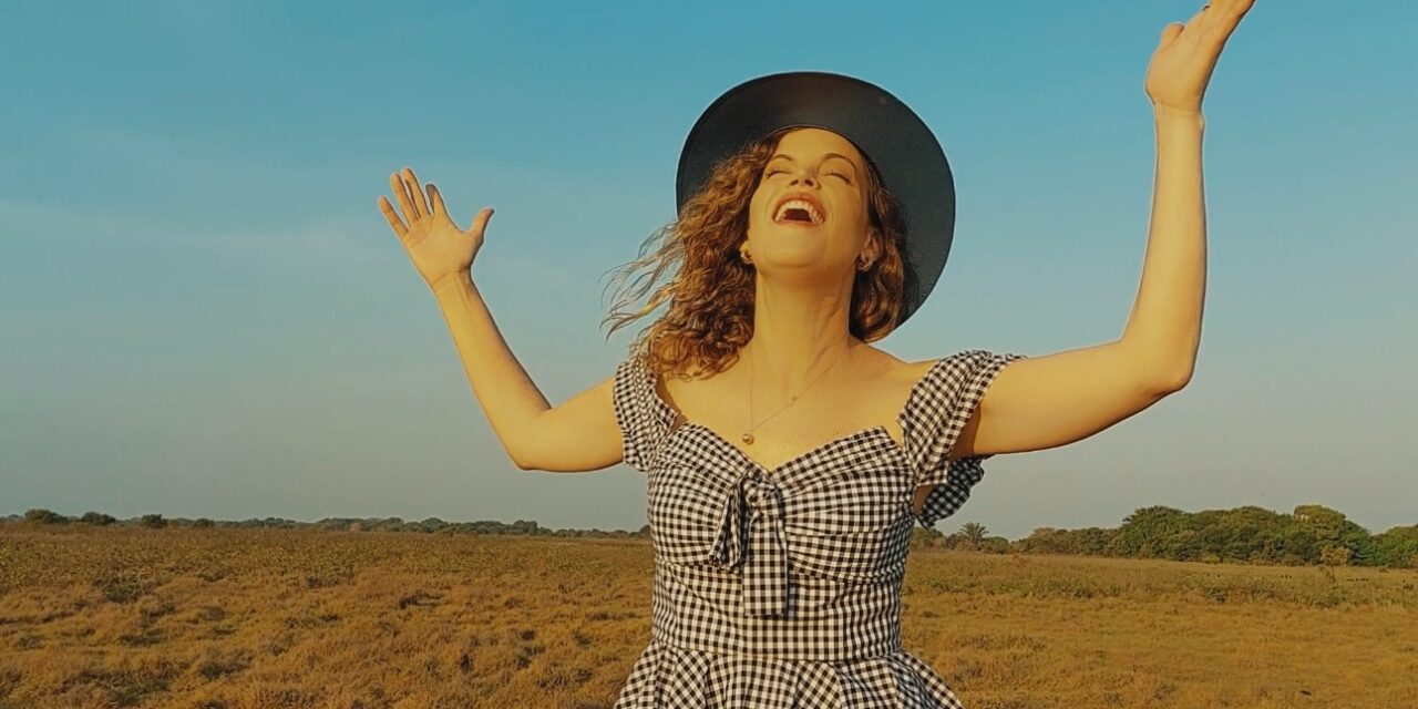 Anabella Mondi  lanza primer tema inédito de su álbum “VOZ” EMPODERA A LA MUJER