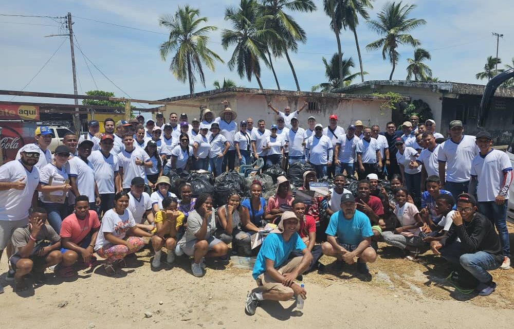 Más de 2.400 kilos de desechos sólidos recolectaron trabajadores de Empresas Polar en el Día Mundial de las Playas 2023