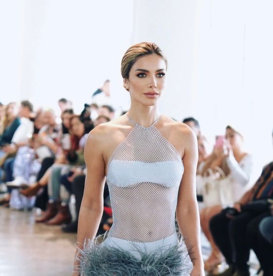 ALESKA GÉNESIS: UNA BRILLANTE EMBAJADORA VENEZOLANA RESPLANDECE EN LA SEMANA DE LA MODA DE NUEVA YORK 2023 