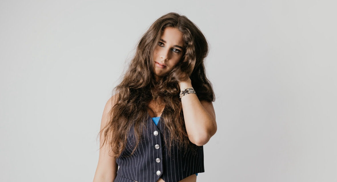 Siente la pasión y el ritmo con el nuevo hit Pop de Pau Mueller “SUIZA”