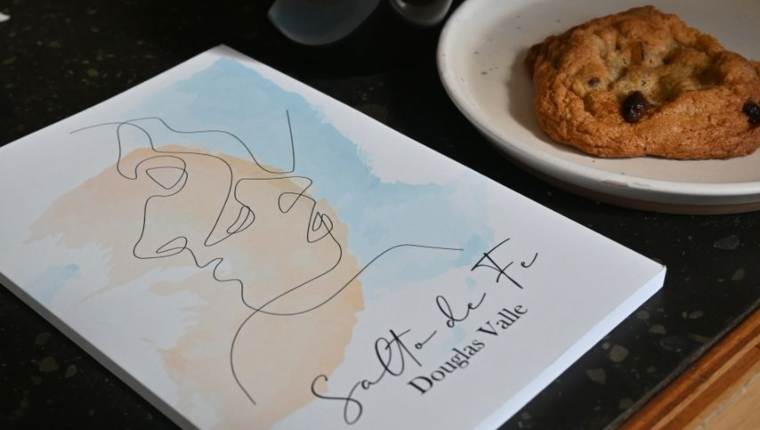 Douglas Valle, un joven venezolano que dio un «Salto de Fe» con su primer poemario