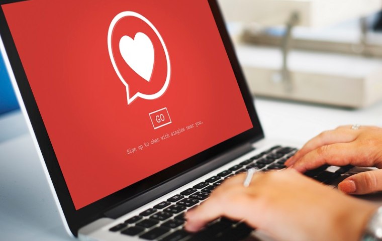 Estafas en apps de citas: a qué señales prestar atención y cómo evitar ser víctima