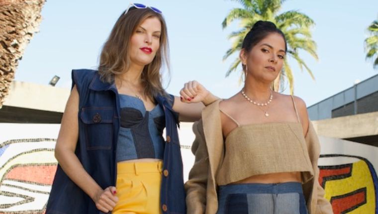 Anabella Mondi Con-Trap-untea Con Annae Torrealba
