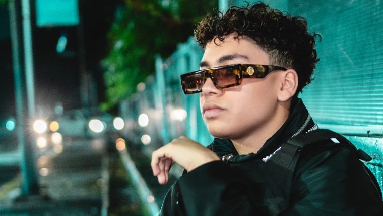 ROBBIEW SE PRESENTA EN LA PALESTRA MUSICAL CON UNA VOZ INIGUALABLE
