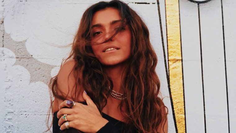 Arianne Giron, «Regresa a su país” convertida en la Adriana de SIMÓN n la película