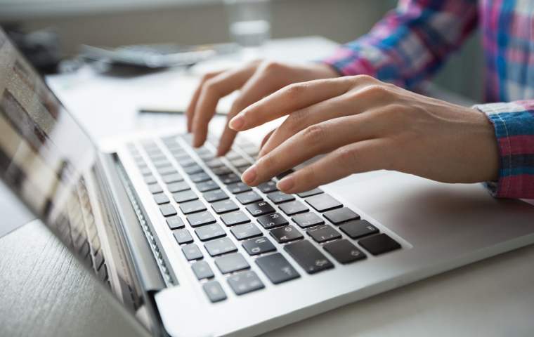 ¿Deberías iniciar sesión con Google o Facebook en otros sitios web?