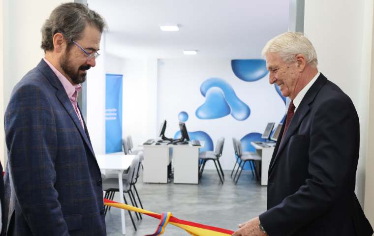 Embajada de España y Fundación Telefónica Movistar inauguran una Sala Digital en Petare