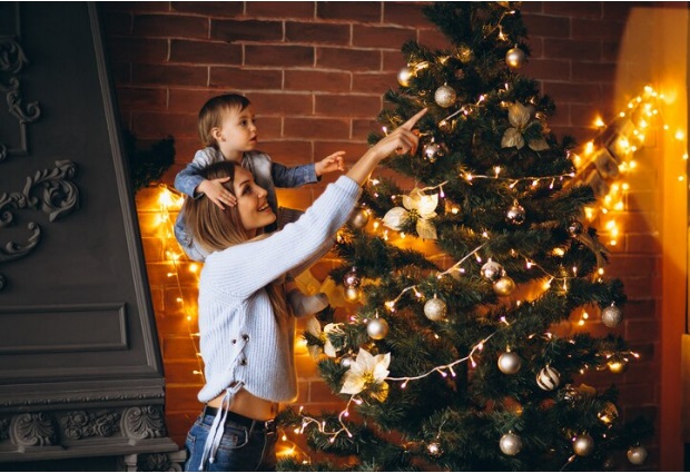 Un breaker y un protector de voltaje son necesarios para evitar incendios en Navidad