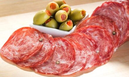 Salchichón tipos Vich y Fuet de La Montserratina deleitan en Navidad