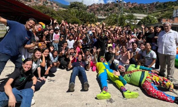 Gama celebró la llegada de los Reyes Magos repartiendo sonrisas a los niños de Petare