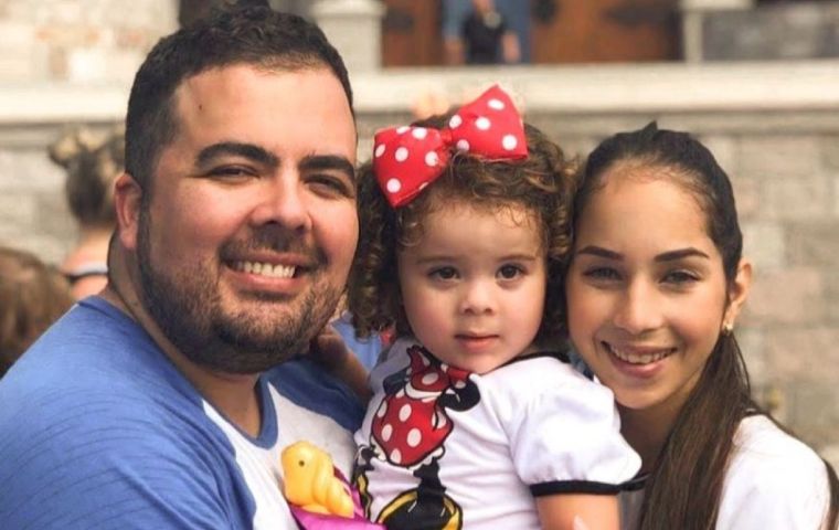 ¡La cigüeña llegó a la Familia Rivero!