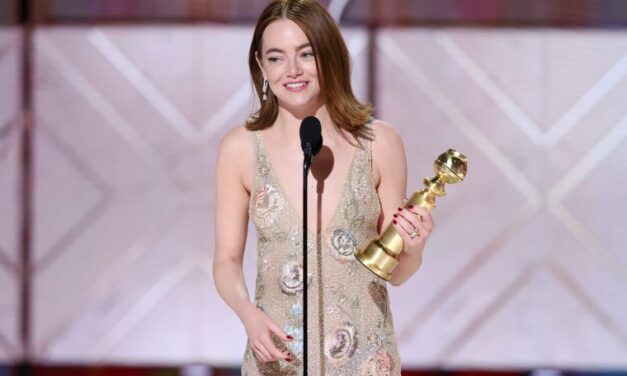 Emma Stone gana el premio a la “Mejor actriz de musical o comedia” con un vestido Louis Vuitton personalizado en la 81 Annual Golden Globe Awards