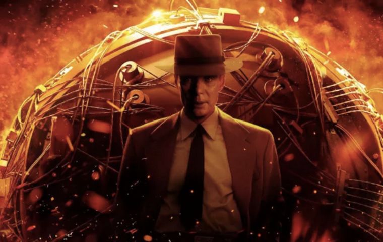 “Oppenheimer” Es la gran ganadora de los Golden Globes 2024, seguida por  “Los que se quedan”