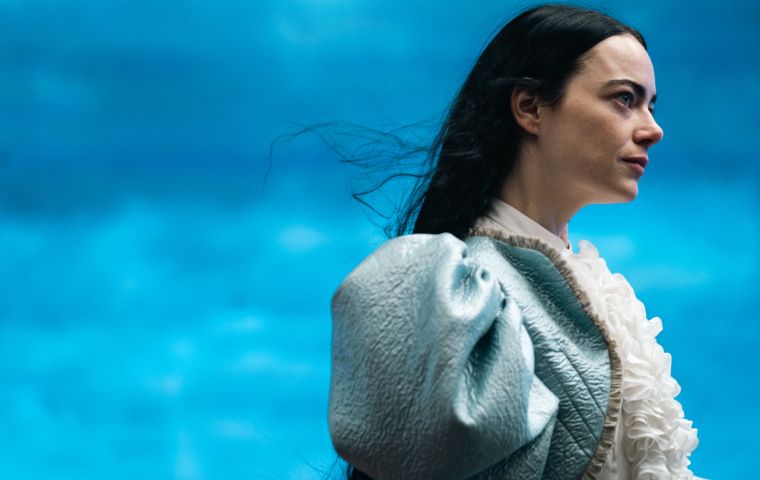 Pobres Criaturas: Casi todo sobre la mejor película de los Globos de Oro® 2024