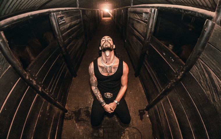 “Tu Dueño” La nueva canción del artista Escudero