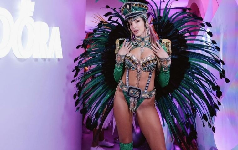 Corina Smith deslumbró en los Carnavales de Río de Janeiro