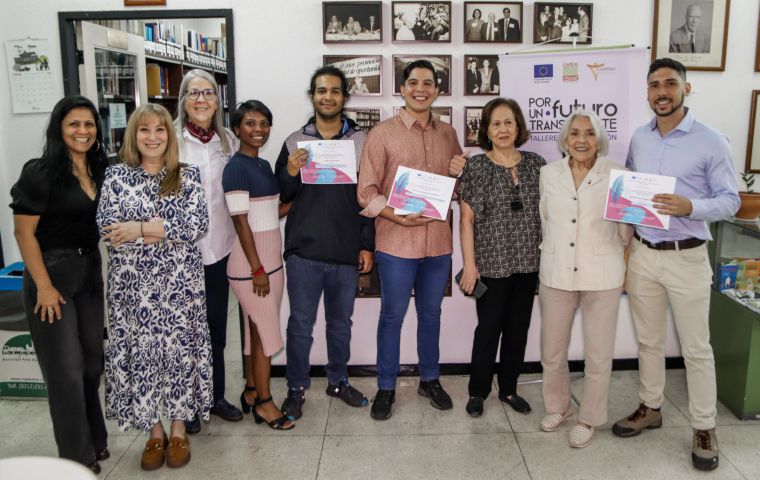 Cedice Libertad y Transparencia Venezuela premiaron a los ganadores del concurso de ensayo «Innovando contra la corrupción: Ética en acción”