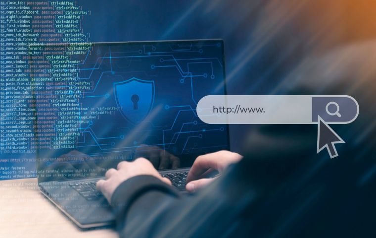 Se filtran millones de códigos de seguridad 2FA de Google, WhatsApp, Facebook y TikTok