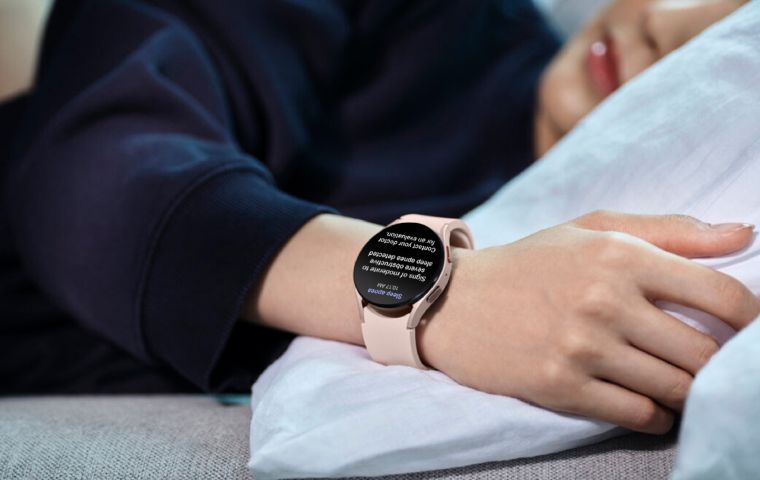 La función de apnea del sueño de Samsung en el Galaxy Watch es la primera de su tipo autorizada por la FDA de EE.UU