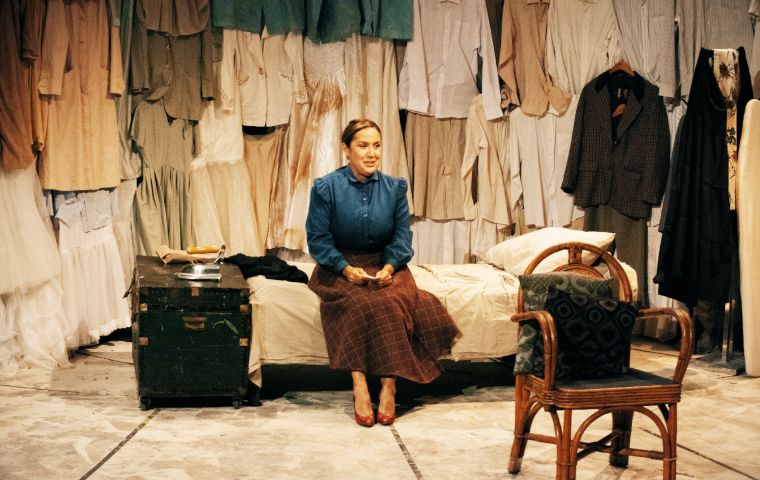 «Un vestido para Doris Wells»,  Premio Isaac Chocrón a la Mejor Producción del 2023, llega al Trasnocho Cultural a partir del 8 de marzo, Día Internacional de La Mujer