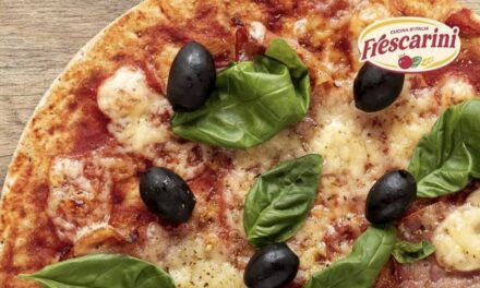 Pizza con la deliciosa de salsa Frescarini™