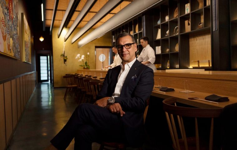 Venezolano Álvaro Pérez Miranda recibe una estrella Michelin por su restaurante Ogawa