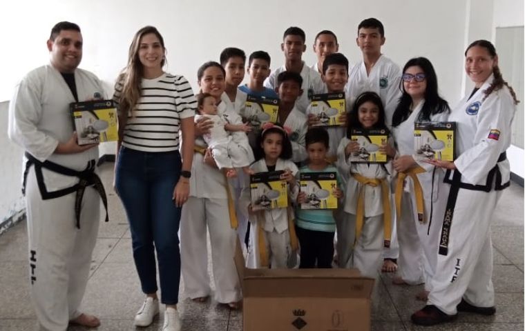 Pickens apoya el futuro deportivo y realiza donativo a escuela de taekwondo