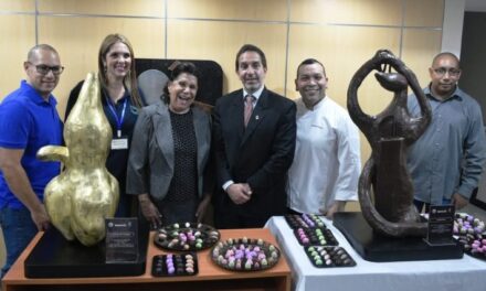 Emerson Freitez recreó íconos artísticos de la UCV en chocolate
