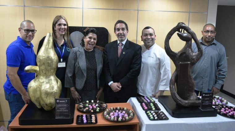 Emerson Freitez recreó íconos artísticos de la UCV en chocolate
