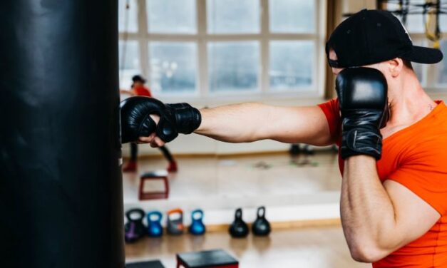 Dale un nocaut al estrés a través del boxeo recreativo